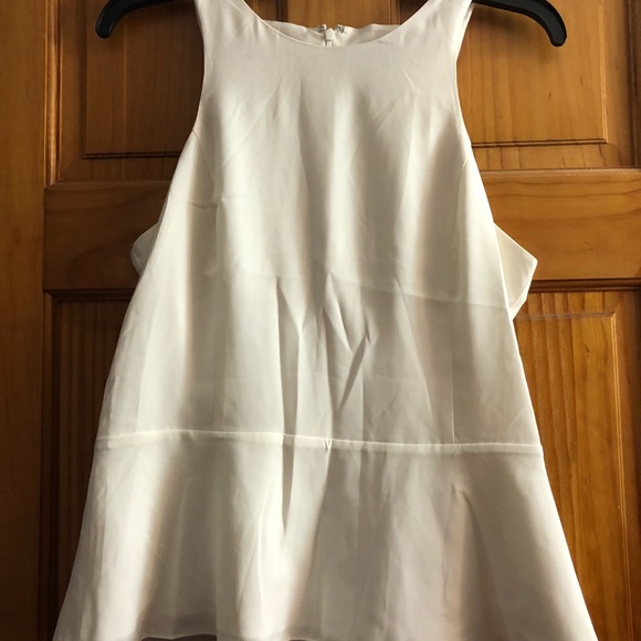 Dresses and shirts - Picture 6 of 8